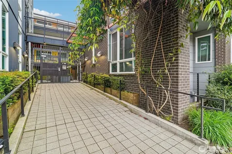 121 12th Avenue E Seattle WA 98102