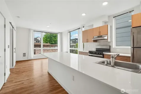 121 12th Avenue E Seattle WA 98102