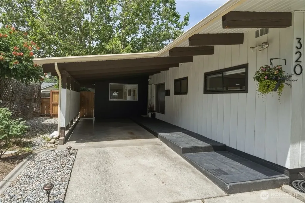 320 Pioneer Drive Wenatchee WA 98801