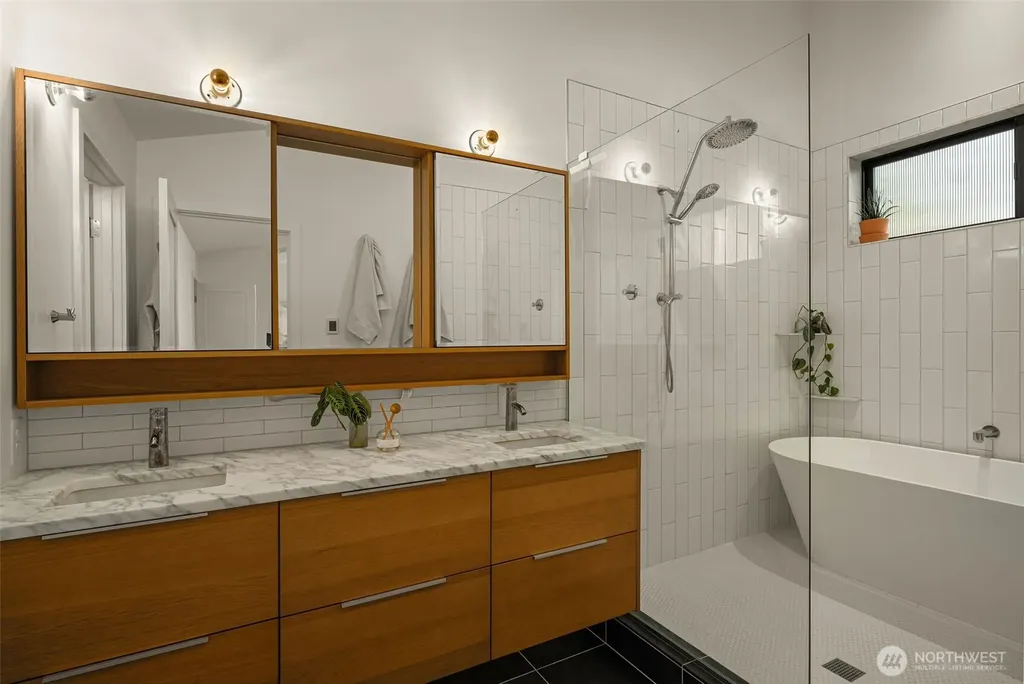 4321 S Holly Street Seattle WA 98118
