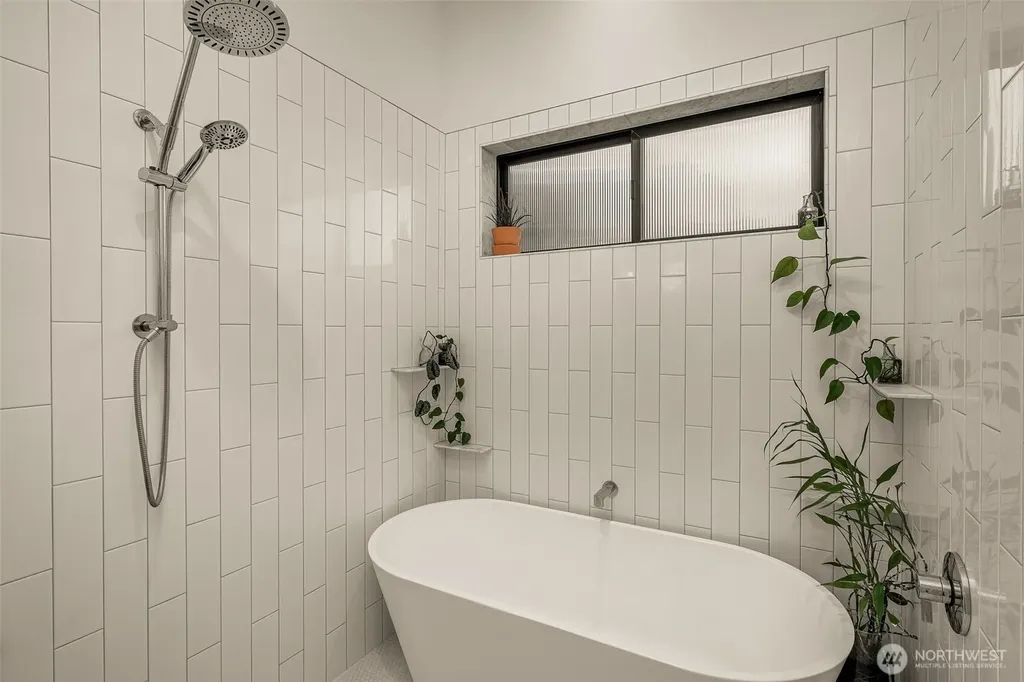 4321 S Holly Street Seattle WA 98118