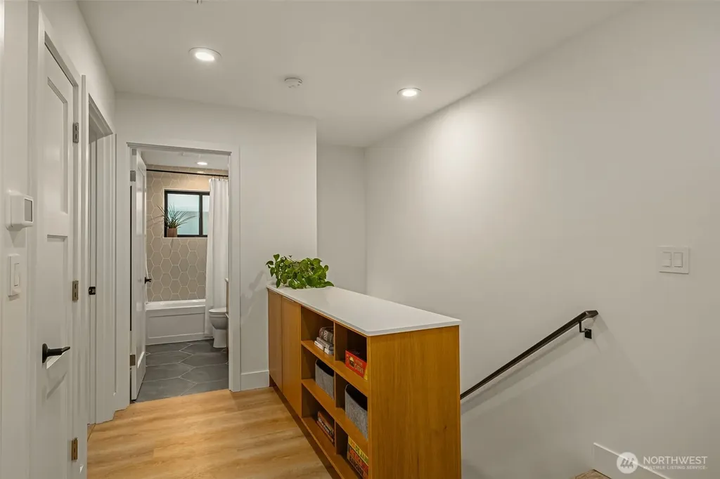 4321 S Holly Street Seattle WA 98118