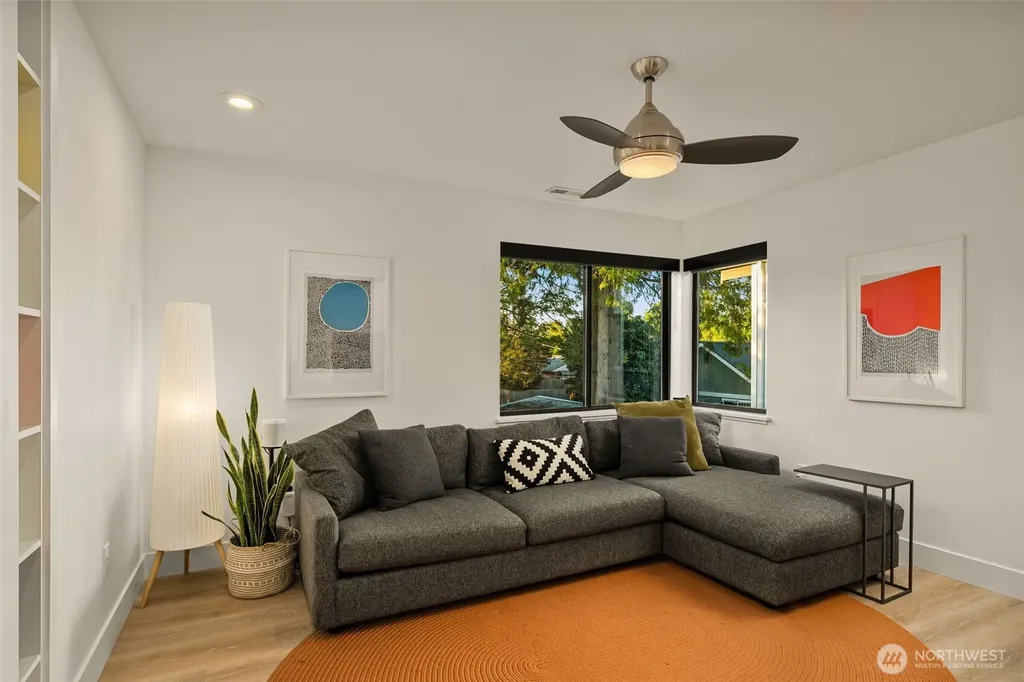 4321 S Holly Street Seattle WA 98118