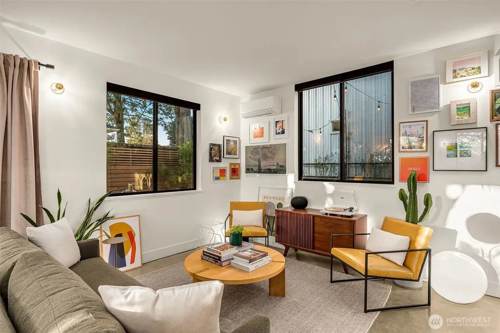 4321 S Holly Street Seattle WA 98118
