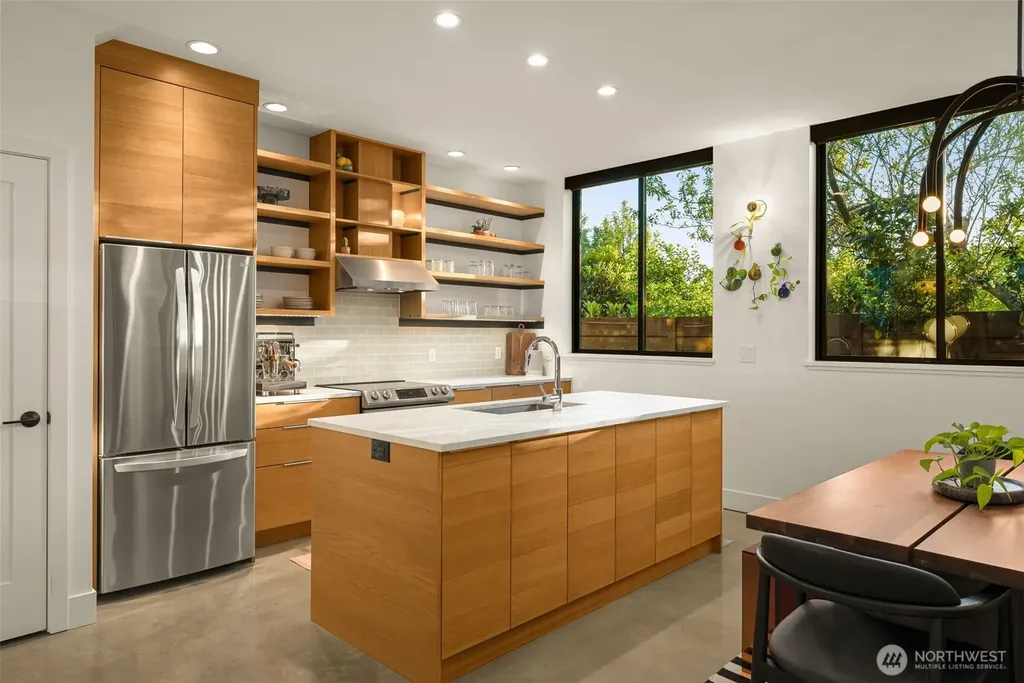 4321 S Holly Street Seattle WA 98118