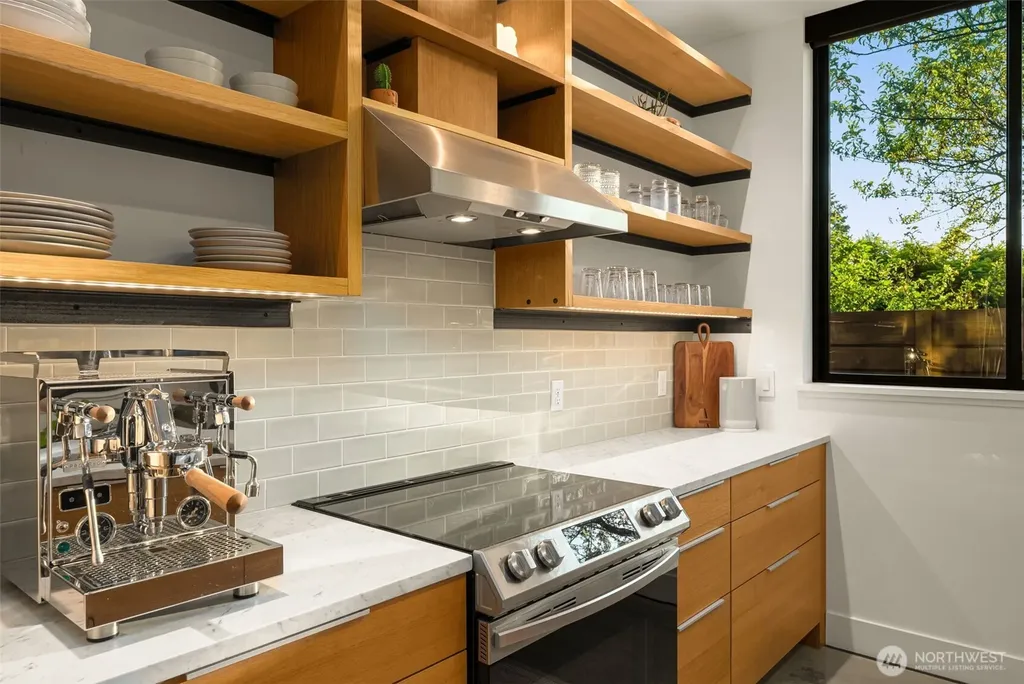 4321 S Holly Street Seattle WA 98118