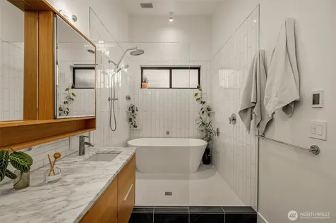 4321 S Holly Street Seattle WA 98118