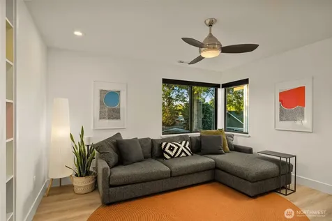 4321 S Holly Street Seattle WA 98118