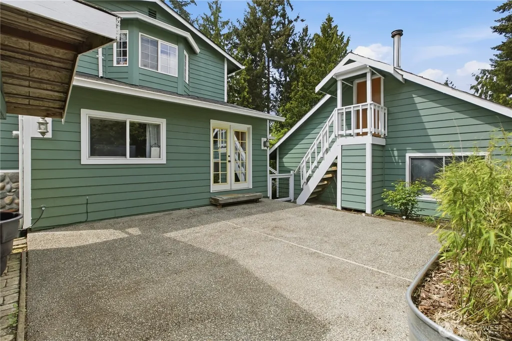 7009 E Dakota Street Port Orchard WA 98366