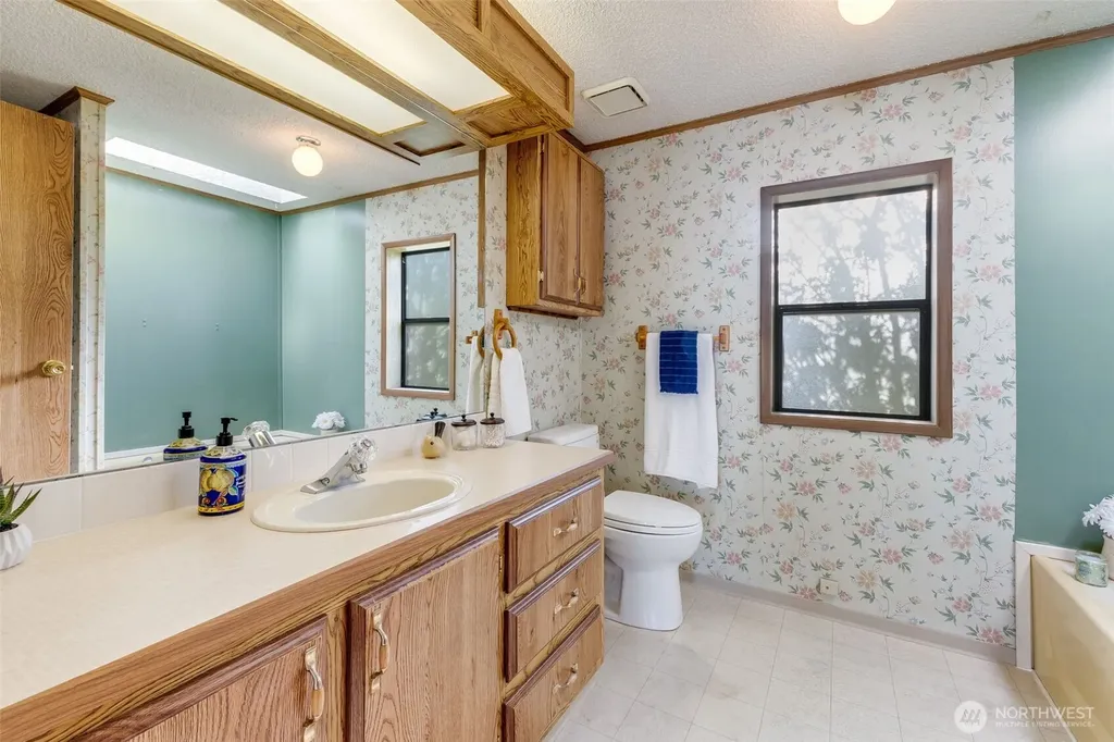 803 E 82nd Street Court Tacoma WA 98404