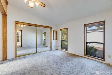 803 E 82nd Street Court Tacoma WA 98404