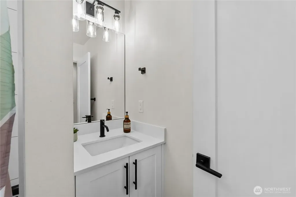 1118 16th Avenue Seattle WA 98122