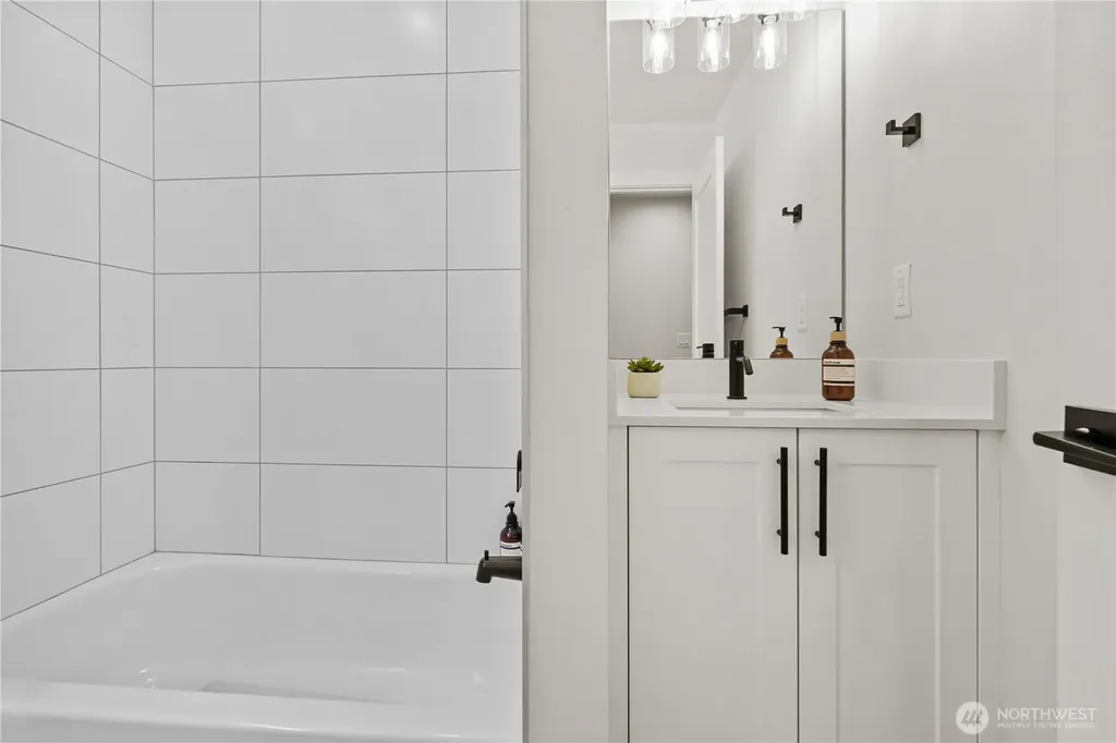 1118 16th Avenue Seattle WA 98122