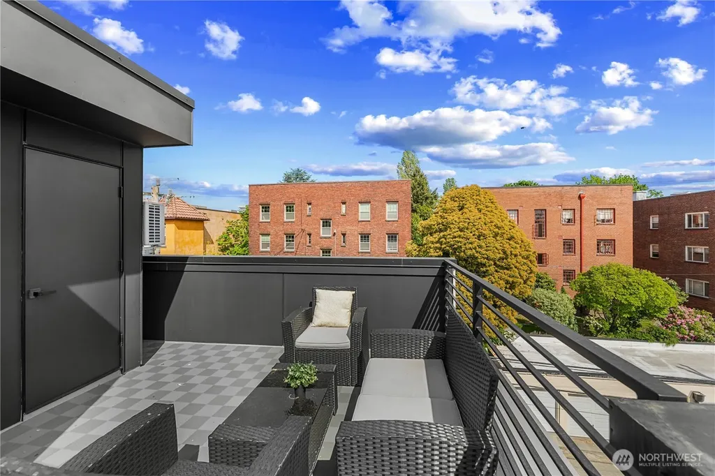 1118 16th Avenue Seattle WA 98122