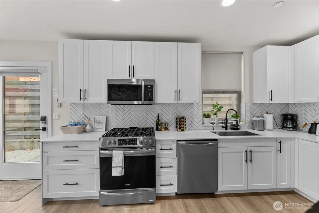 1118 16th Avenue Seattle WA 98122