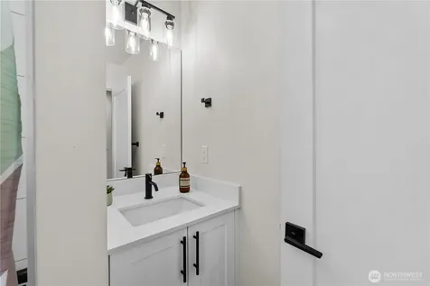 1118 16th Avenue Seattle WA 98122