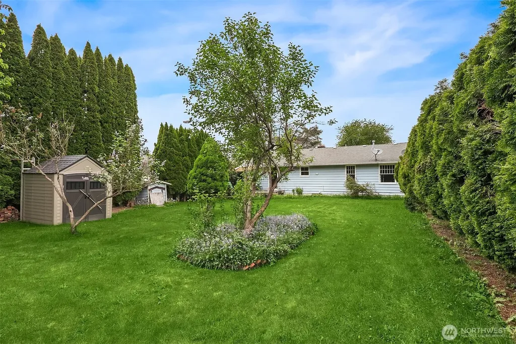 33313 SE 42nd Street Fall City WA 98024