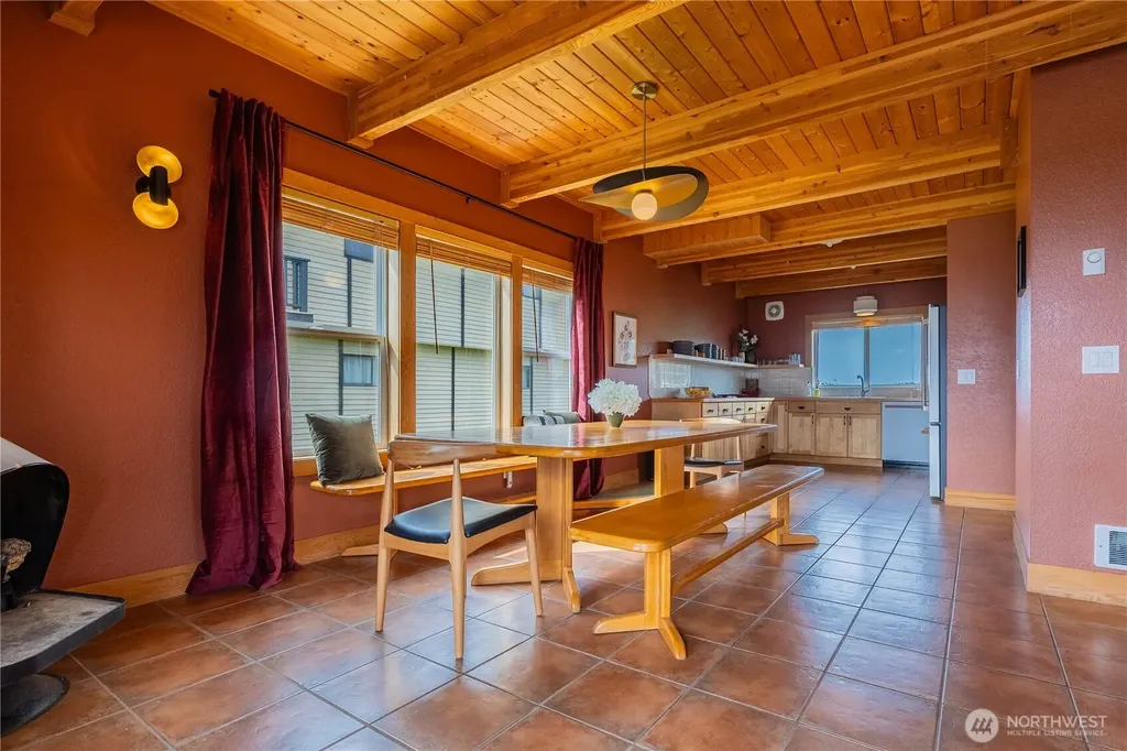 2633 Sunlight Beach Road Clinton WA 98236