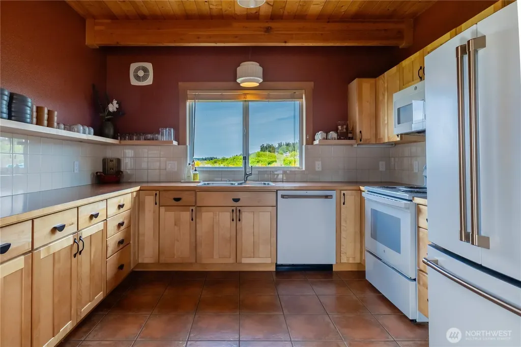 2633 Sunlight Beach Road Clinton WA 98236