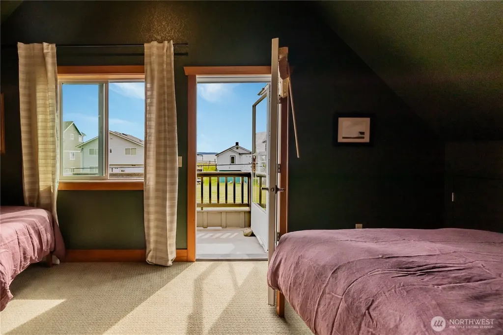 2633 Sunlight Beach Road Clinton WA 98236