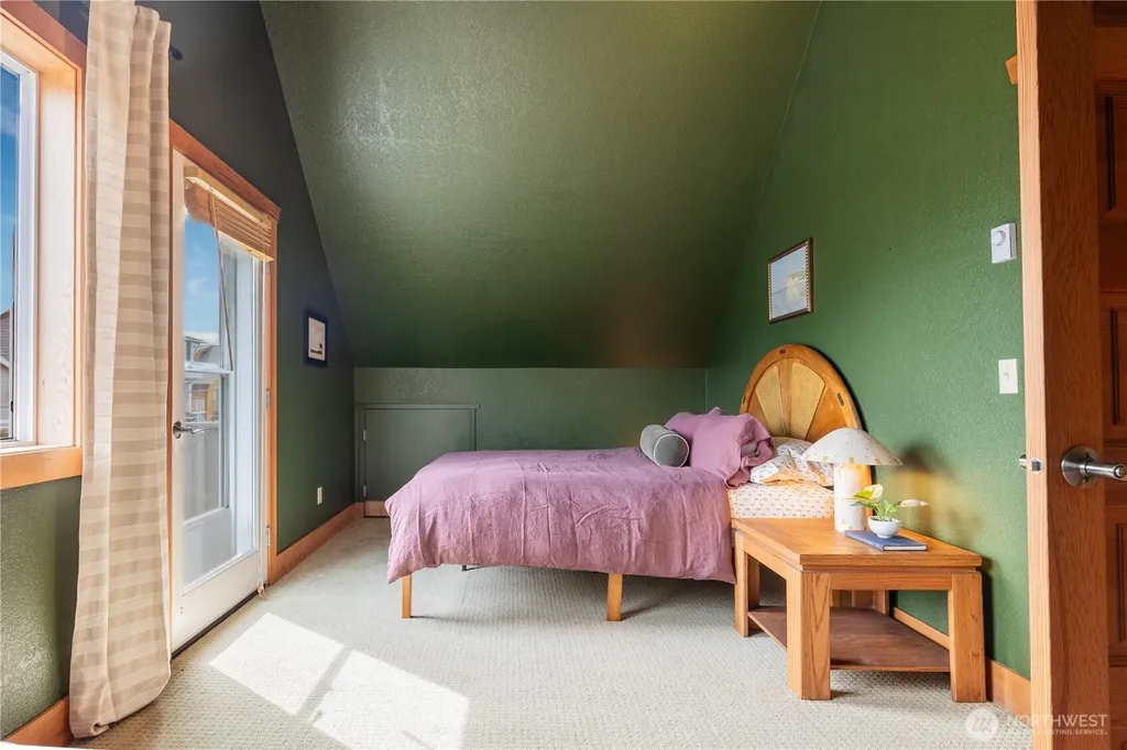 2633 Sunlight Beach Road Clinton WA 98236