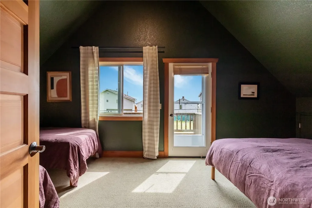 2633 Sunlight Beach Road Clinton WA 98236