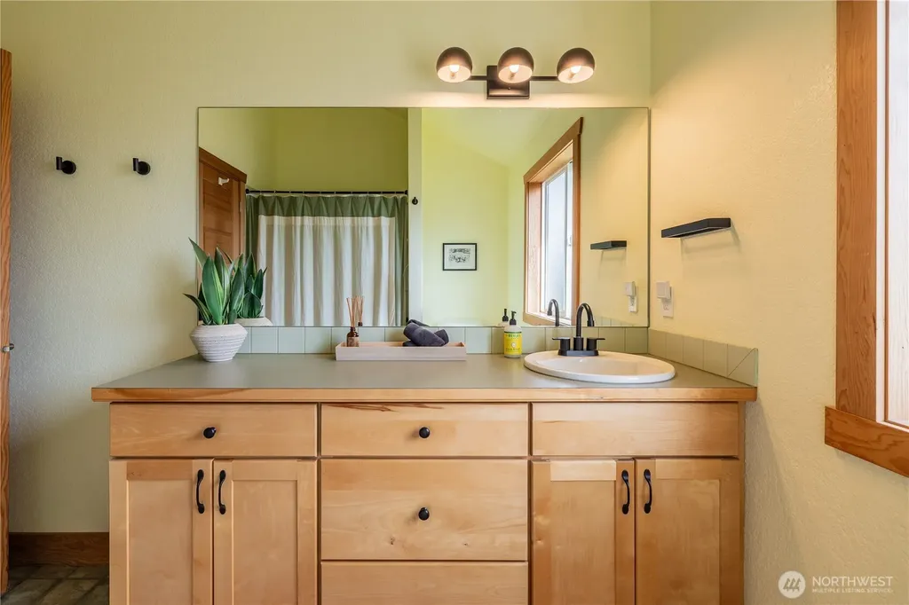 2633 Sunlight Beach Road Clinton WA 98236