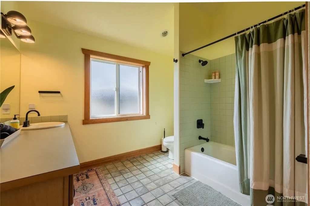 2633 Sunlight Beach Road Clinton WA 98236