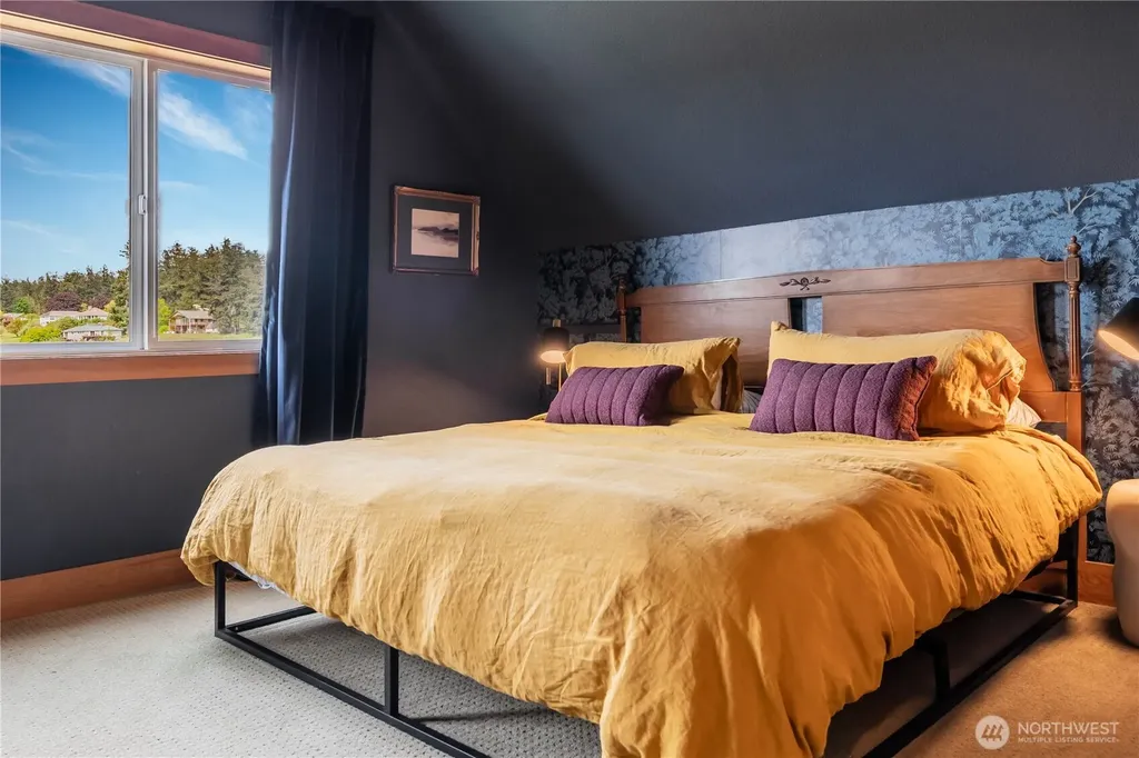 2633 Sunlight Beach Road Clinton WA 98236