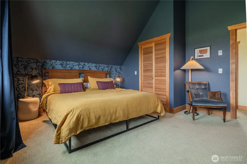 2633 Sunlight Beach Road Clinton WA 98236