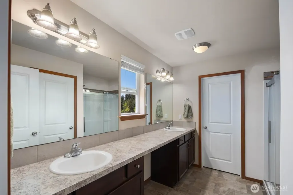 553 NE Nantucket Street Bremerton WA 98310