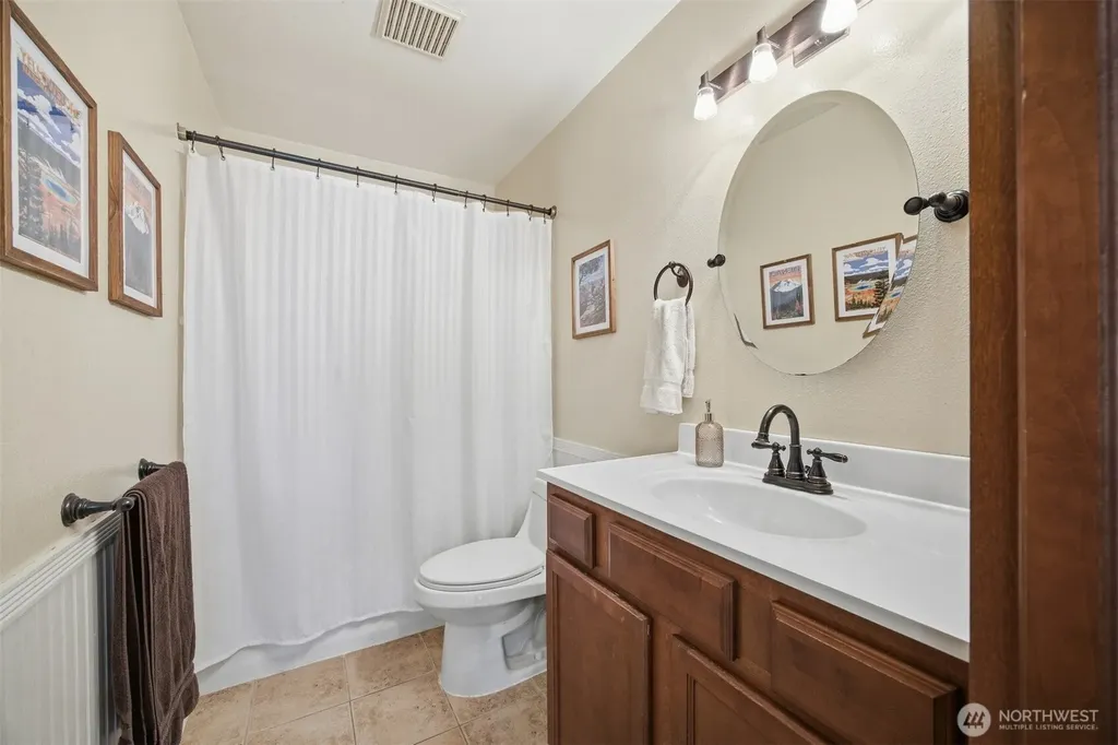 1225 Ash Street Lynden WA 98264