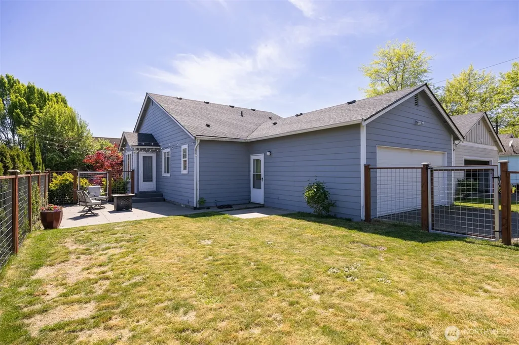 1225 Ash Street Lynden WA 98264