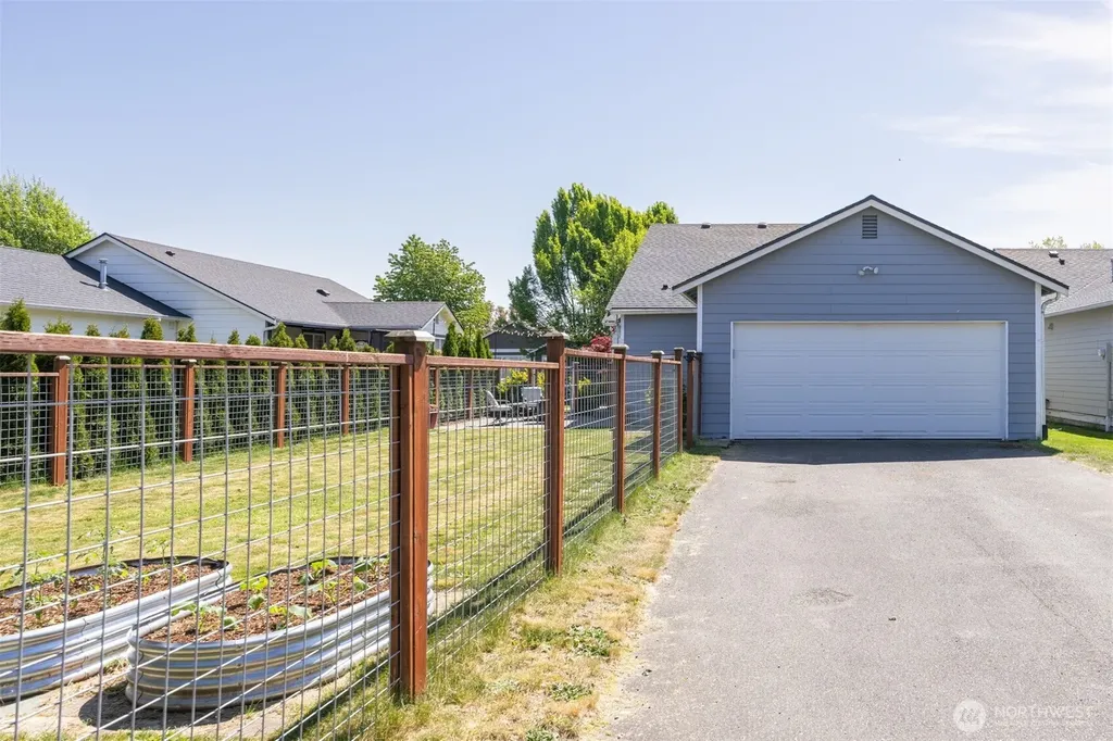1225 Ash Street Lynden WA 98264