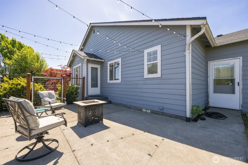1225 Ash Street Lynden WA 98264