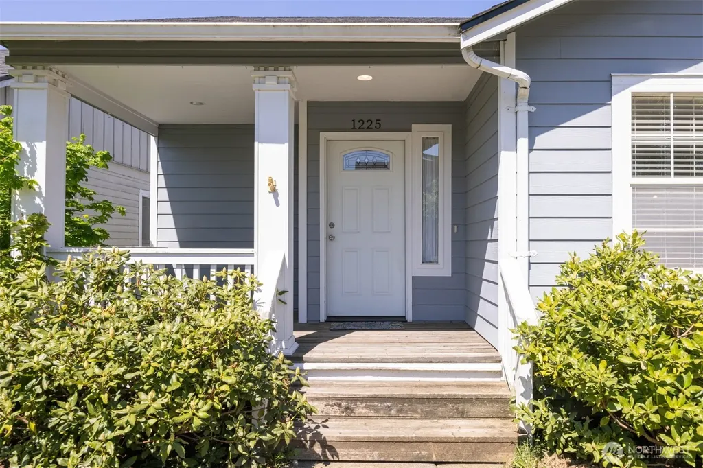 1225 Ash Street Lynden WA 98264