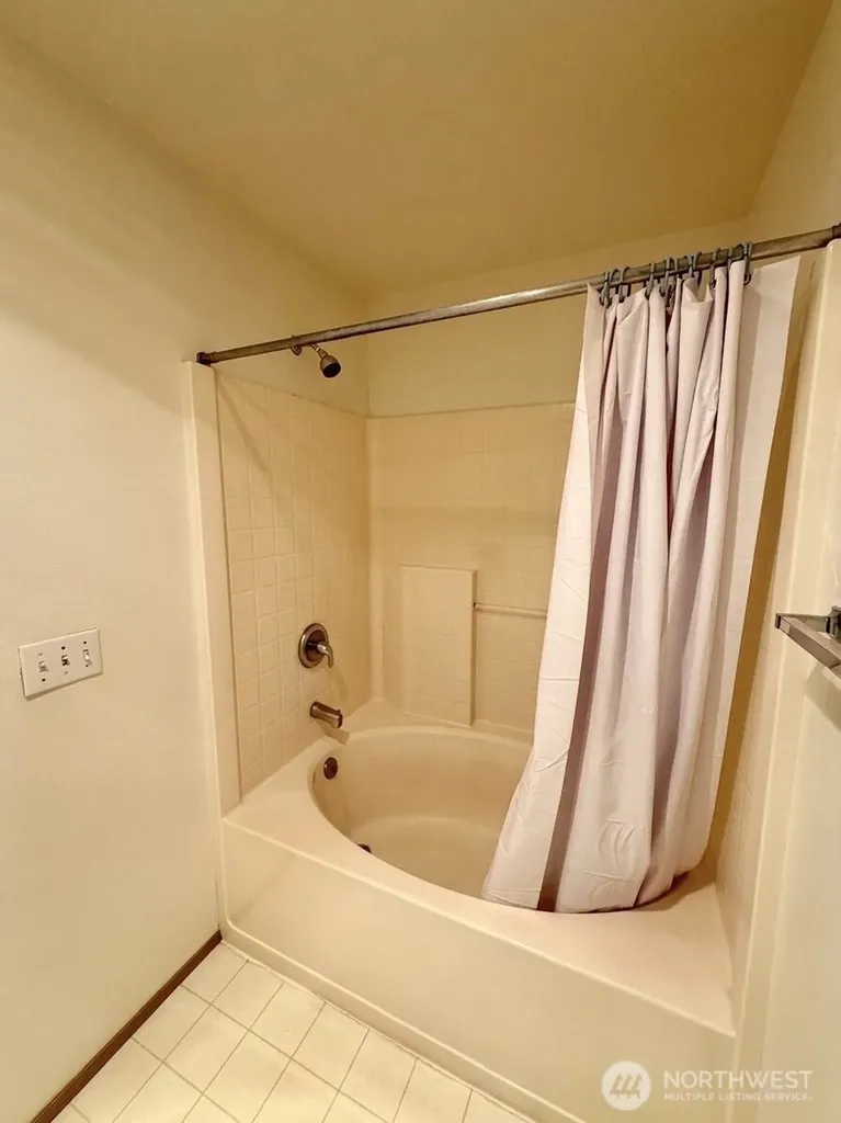 23223 59th Place S Kent WA 98032