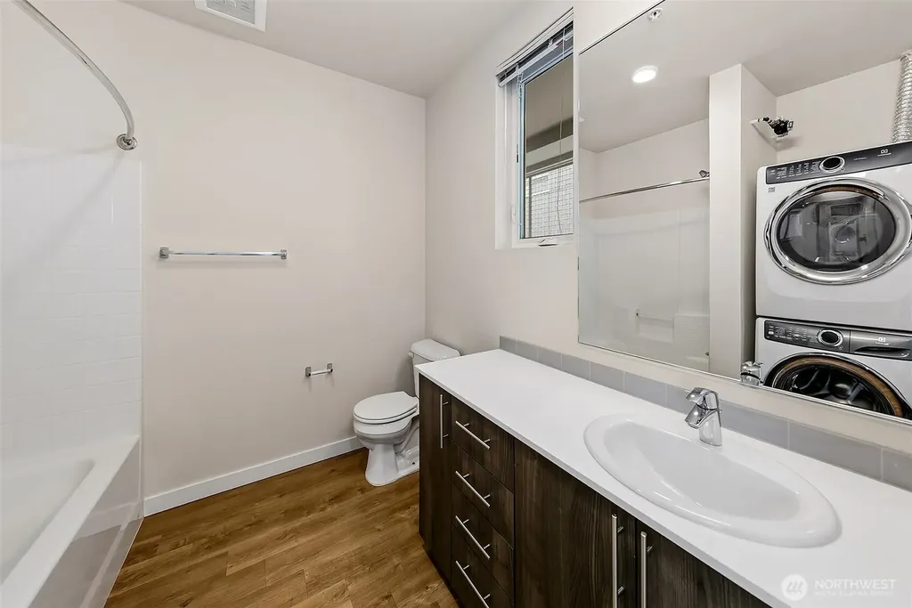 121 12th Avenue E Seattle WA 98102