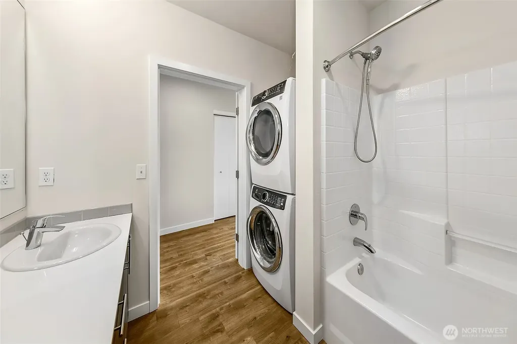 121 12th Avenue E Seattle WA 98102