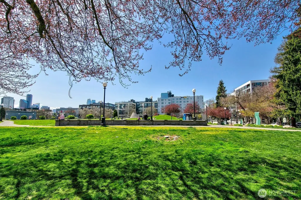 121 12th Avenue E Seattle WA 98102