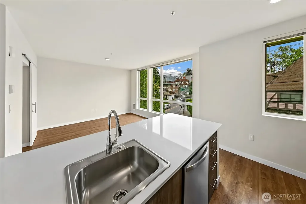 121 12th Avenue E Seattle WA 98102