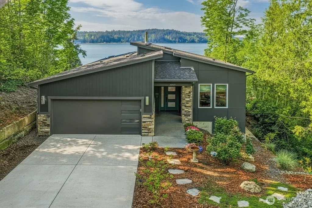 4652 E Hillcrest Drive Port Orchard WA 98366