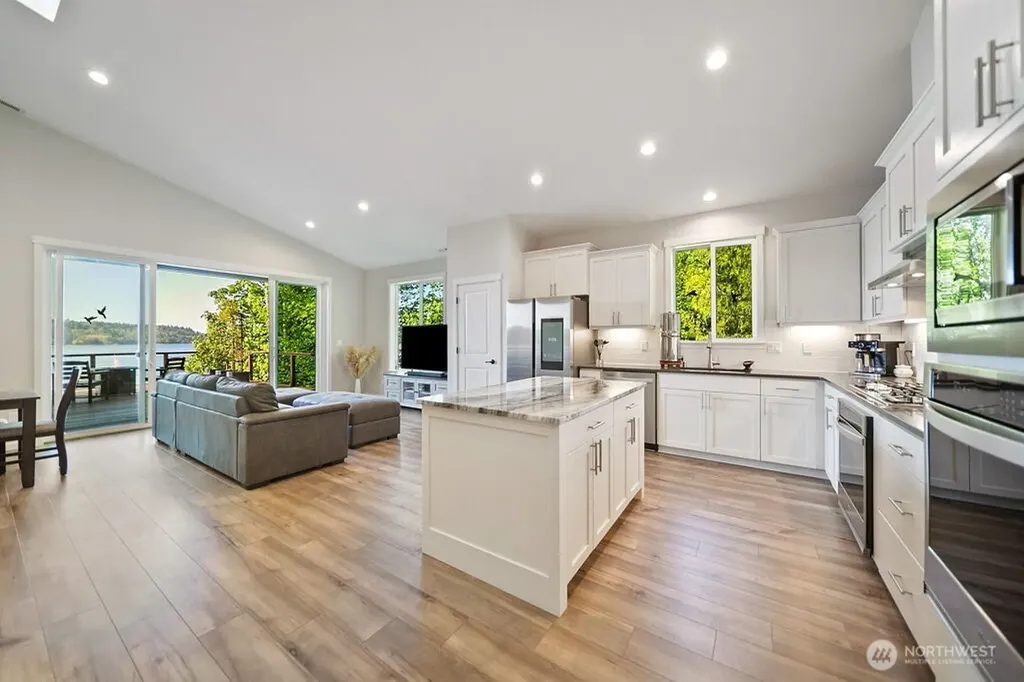 4652 E Hillcrest Drive Port Orchard WA 98366