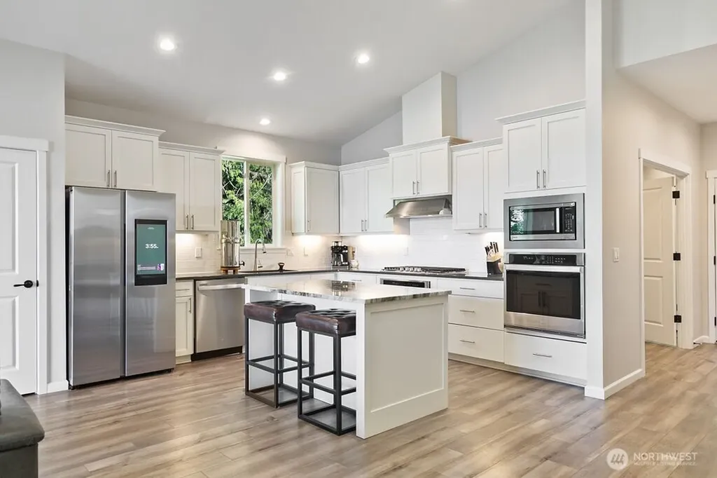 4652 E Hillcrest Drive Port Orchard WA 98366