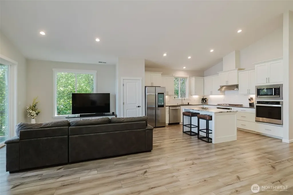 4652 E Hillcrest Drive Port Orchard WA 98366