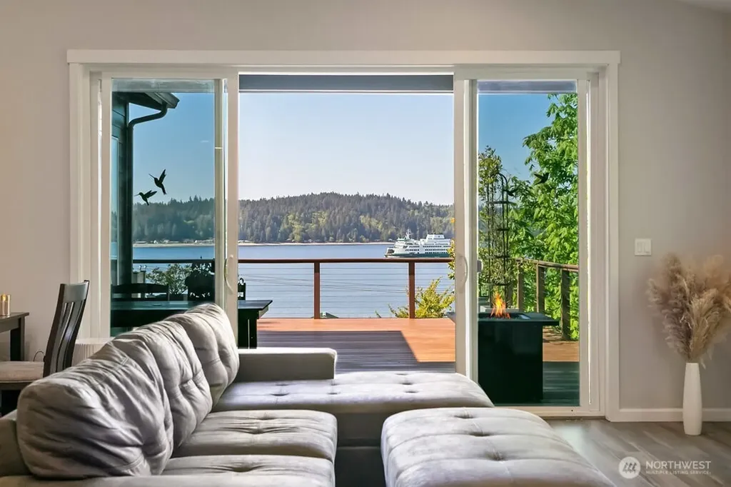 4652 E Hillcrest Drive Port Orchard WA 98366