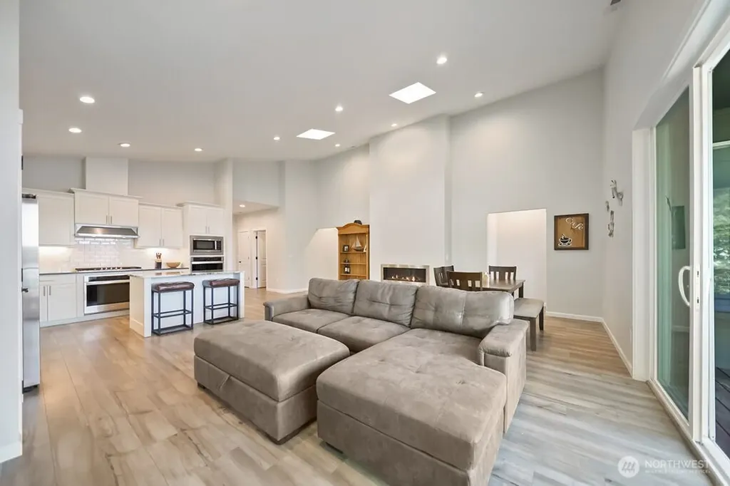 4652 E Hillcrest Drive Port Orchard WA 98366