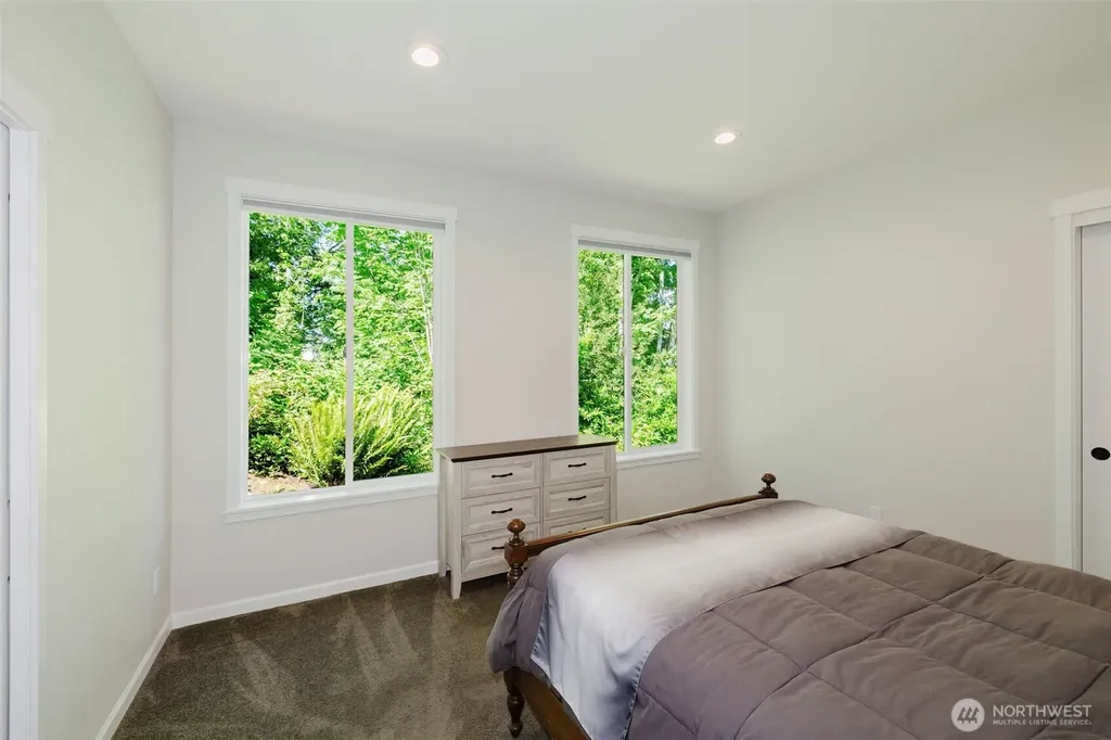 4652 E Hillcrest Drive Port Orchard WA 98366