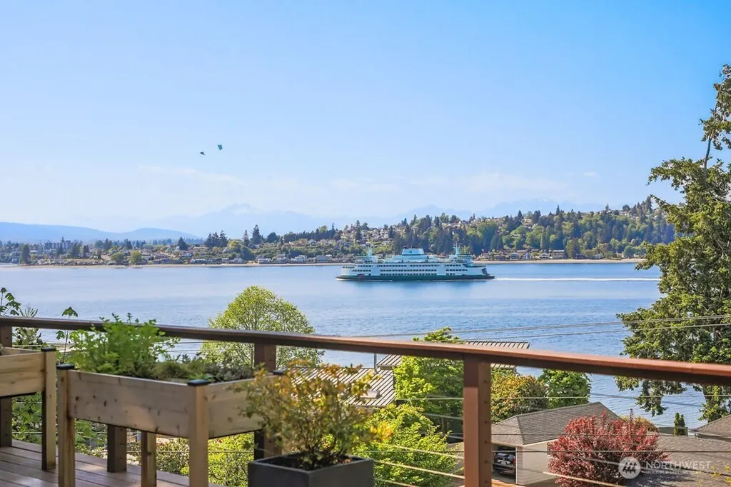 4652 E Hillcrest Drive Port Orchard WA 98366