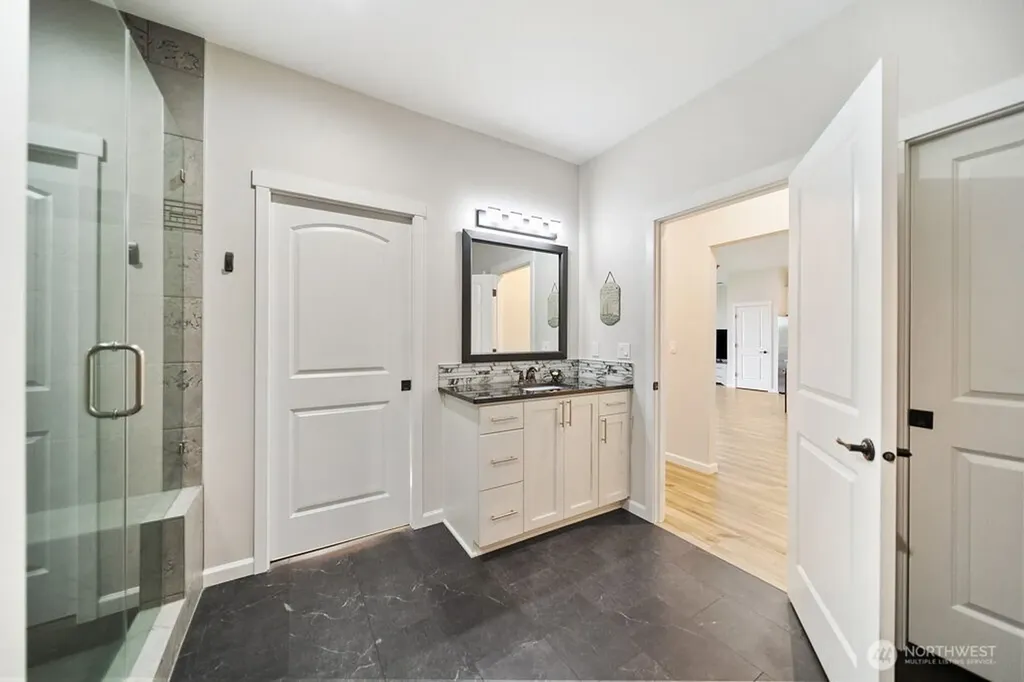 4652 E Hillcrest Drive Port Orchard WA 98366